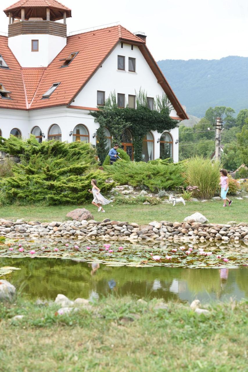 Hôtel Conacul Secuiesc-Szekelyko Kuria à Coltesti Extérieur photo